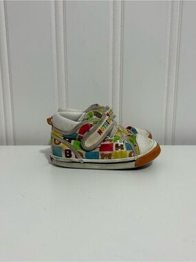 Miki house hot biscuits logo black multi color